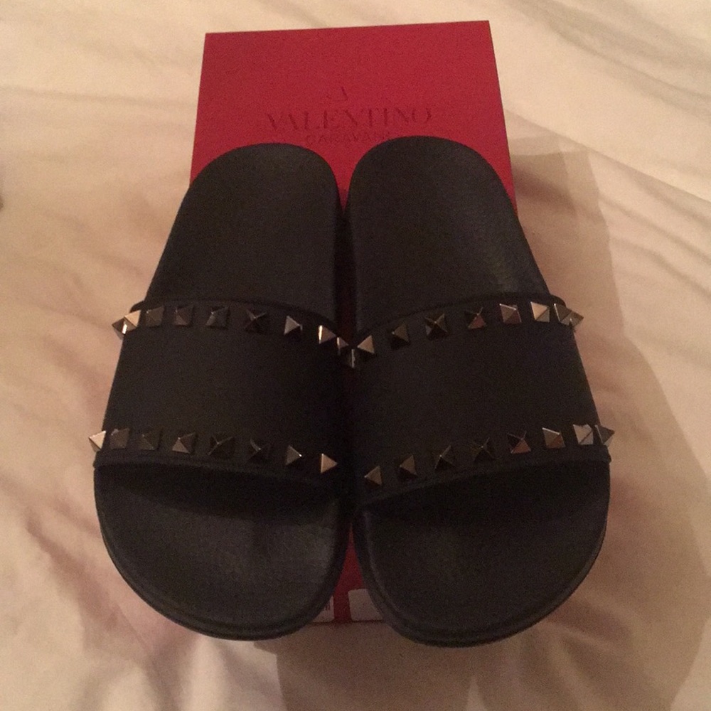 Authentic Valentino Garavani Rockstud Pool Slides